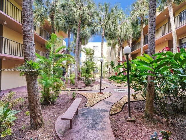 Building Photo - 10835 SW 112th Ave Unit 218