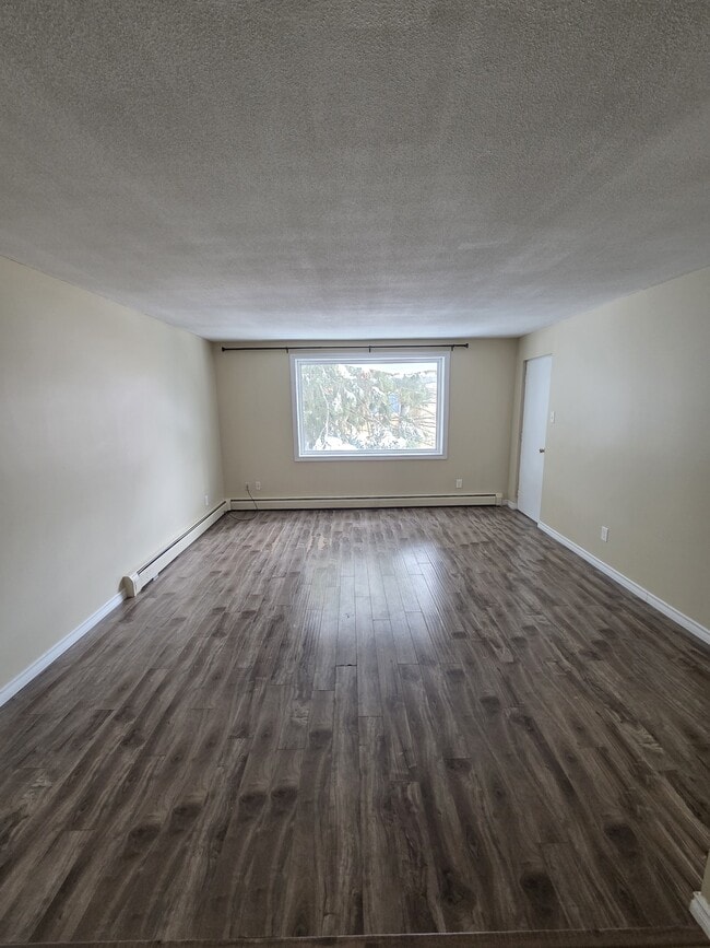 Building Photo - 87 Westwood Dr Unit 305