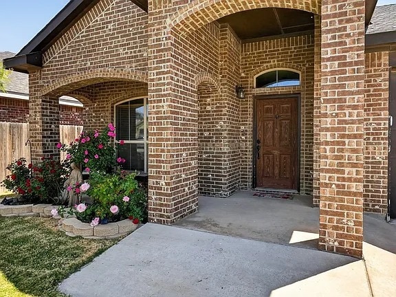 Photo - Comfy 3 Bed/2 Bath Midland Home with all appliances, backyard, attached garage, 6 min to grocery ...