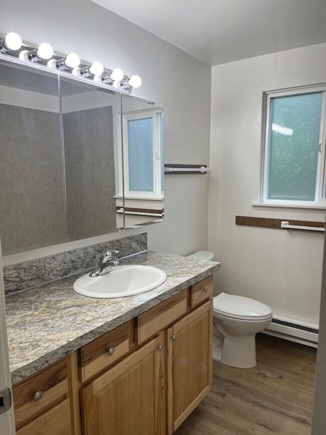 Photo - Meeker Creek Tri-Plex Unidad 6404