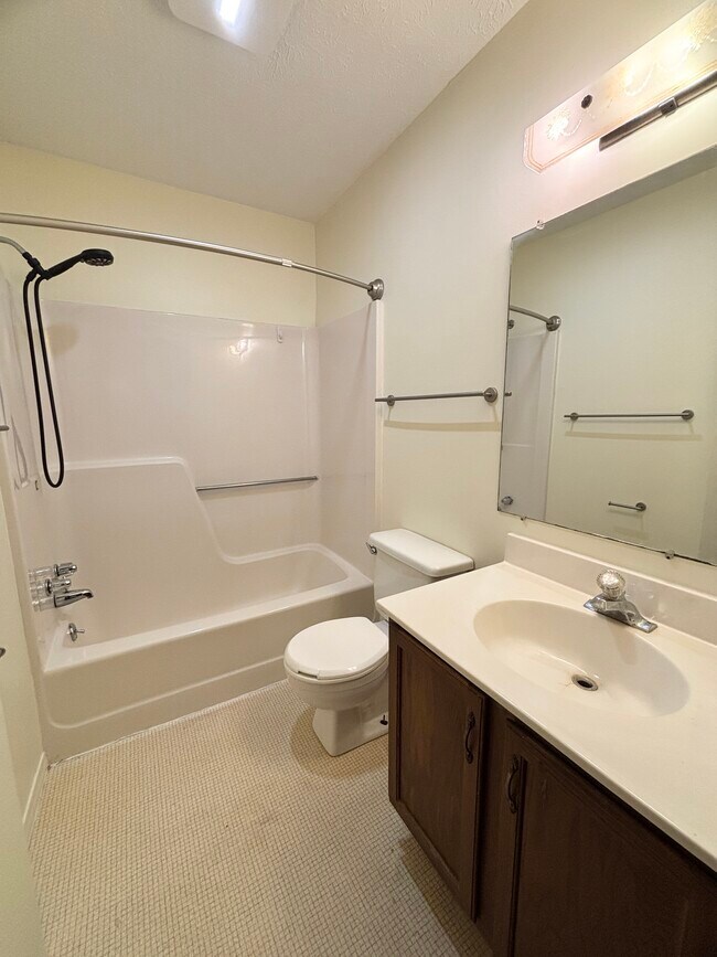 Photo - 528 Broadway Ave