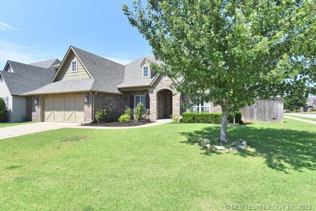 Photo - Room for the whole family in this 5 bedroom, 3-1/2 bath Executive Rental on corner lot in Millice...