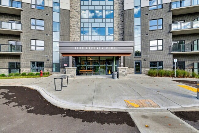 Photo - 1100-1100 Lackner Pl