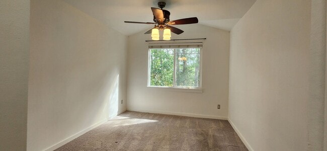 Photo - 2 Bed 2 Bath Top Floor Condo South Everett...