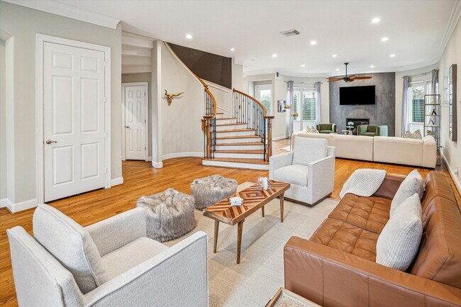 Photo - 1502 Whispering Pines Dr