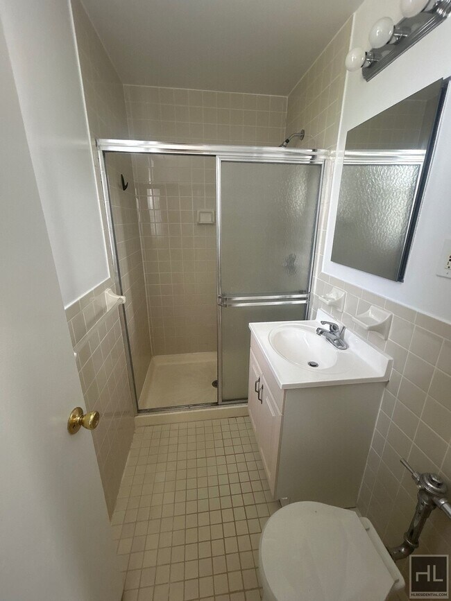 Photo - GRAND CENTRAL PARKWAY Unit 6D