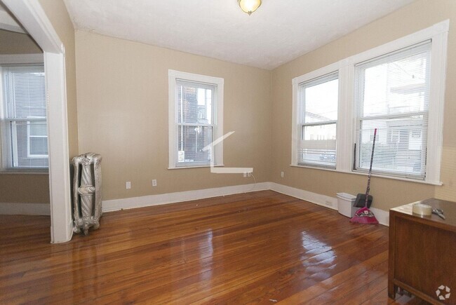 Building Photo - 6-bed/2-bath Lower Allston near BU Rental