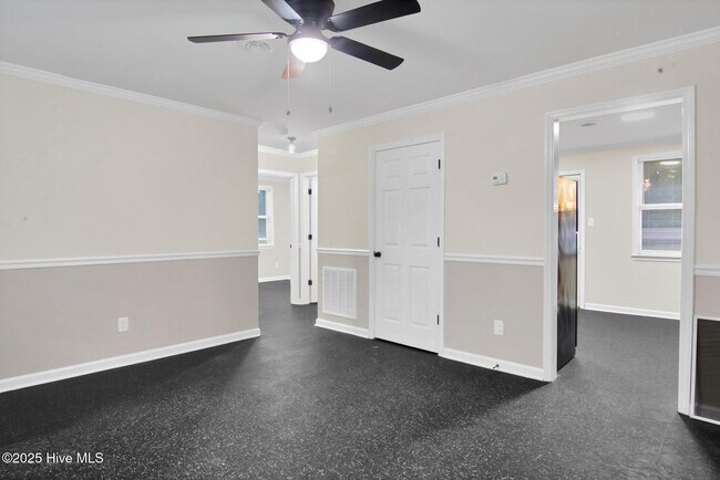 Photo - 537 Williams St