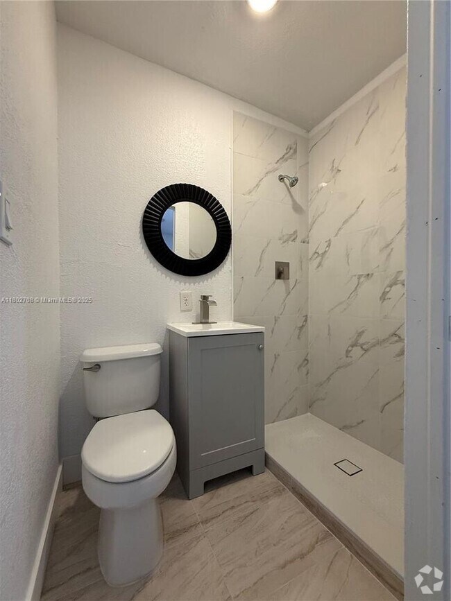 Building Photo - 2460 NW 61st St Unit B-B Rental