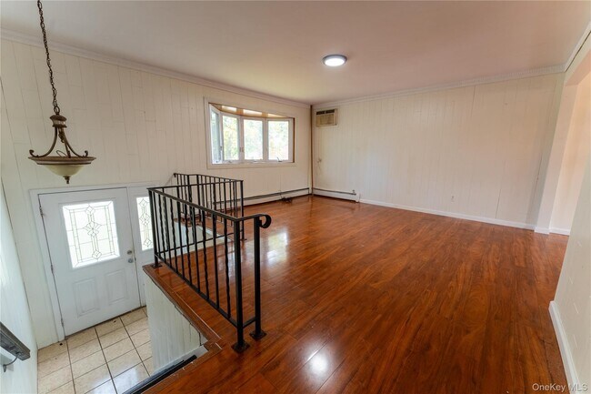 Photo - 10 Congress Dr