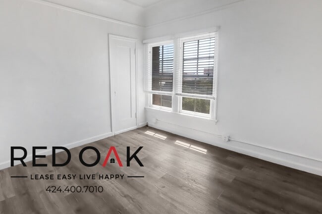 Photo - MOVE-IN SPECIAL! Bright Bachelor With Kitc... Unidad 304