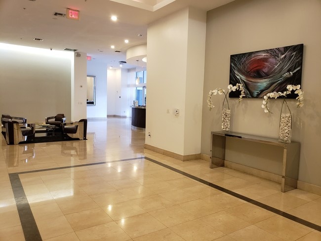 lobby area - 1 Glen Royal Pkwy Unidad 1009 Rental