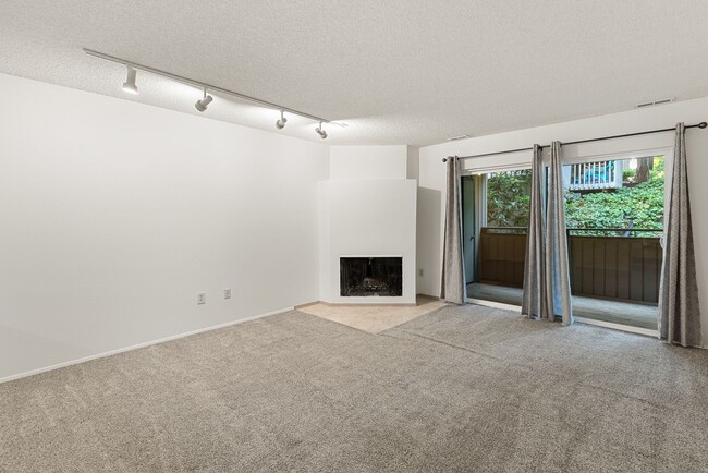 Photo - 10922 NE 34th Pl Unit 2