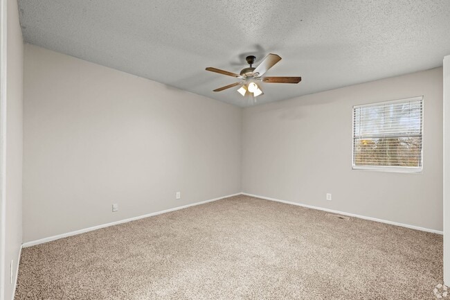 Photo - Seasons & Woodale Apartments