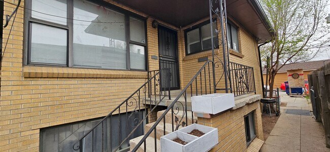 Photo - 1134-1138 N Akron St Unidad 1136 N Akron St