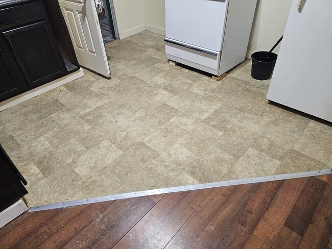 Kitghen - 613 Poplar St Unit Benton apartments