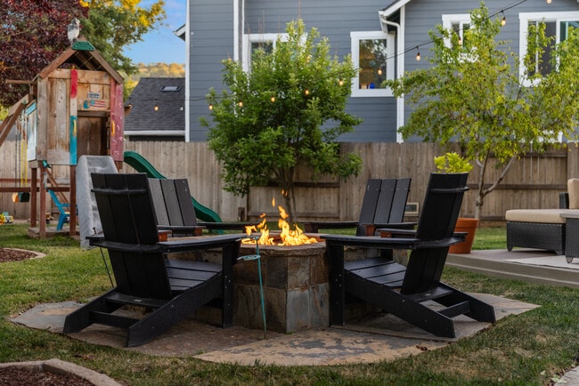 Photo - 836 Coiner Ct