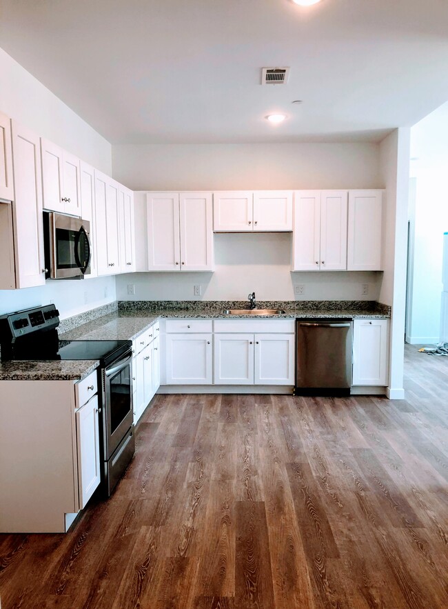 Photo - 30 Veterans Memorial Pky