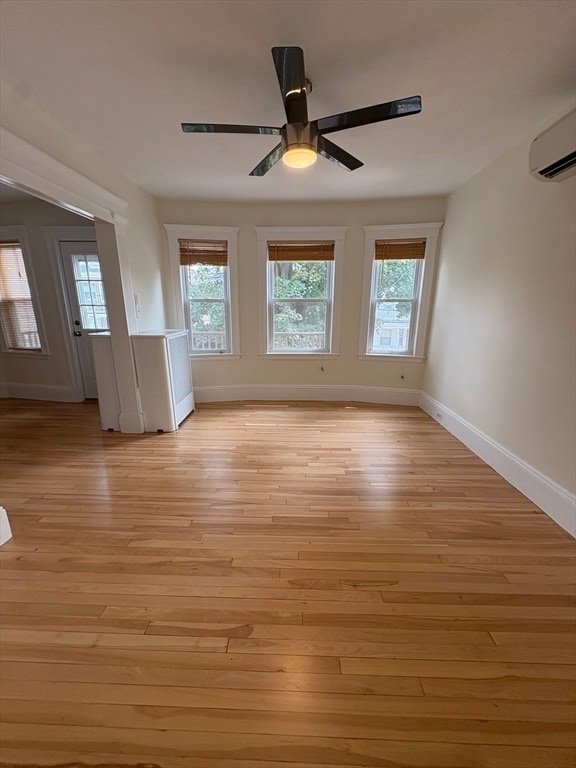 Photo - 139 W Adams St