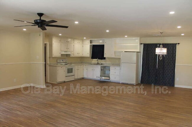 Photo - 1002 Centerwood Dr