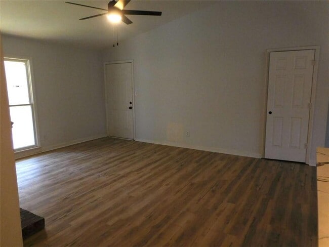 Photo - 1286 Britain Dr NW