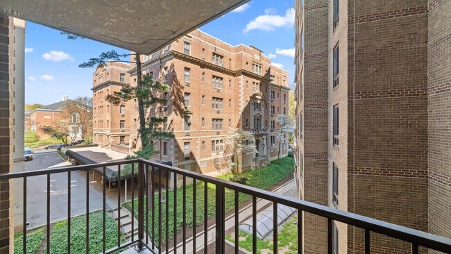 Balcony - Connecticut Heights