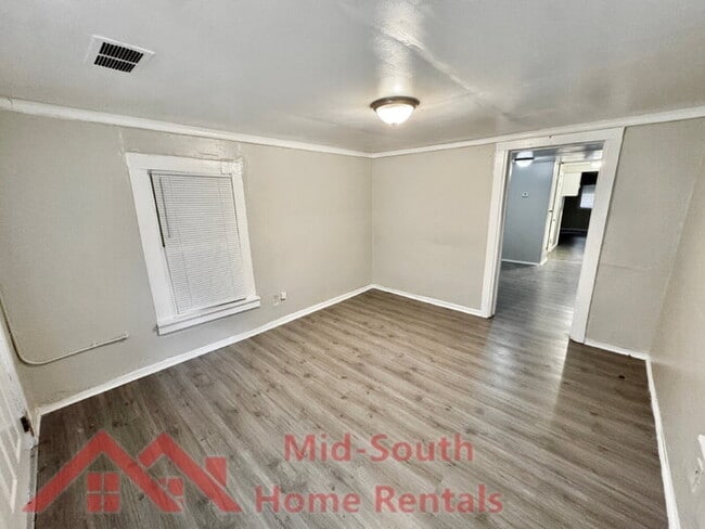 Photo - 1536 Brookins St