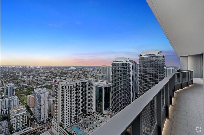 Building Photo - 1000 Brickell Plz Rental