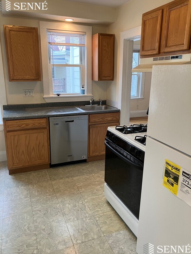 Building Photo - 24 Haskell St Unit 2 Rental