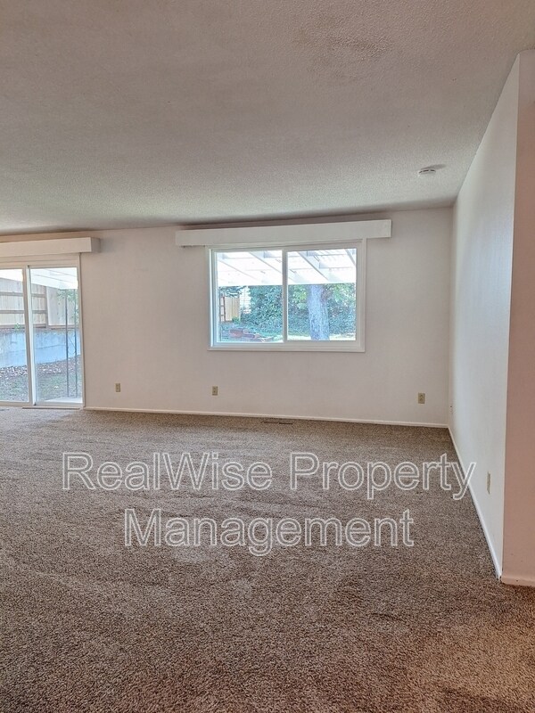 Photo - 725 Frances Ln