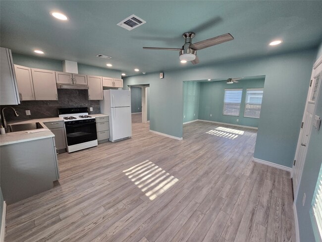 Building Photo - 846 S Morgan St Rental