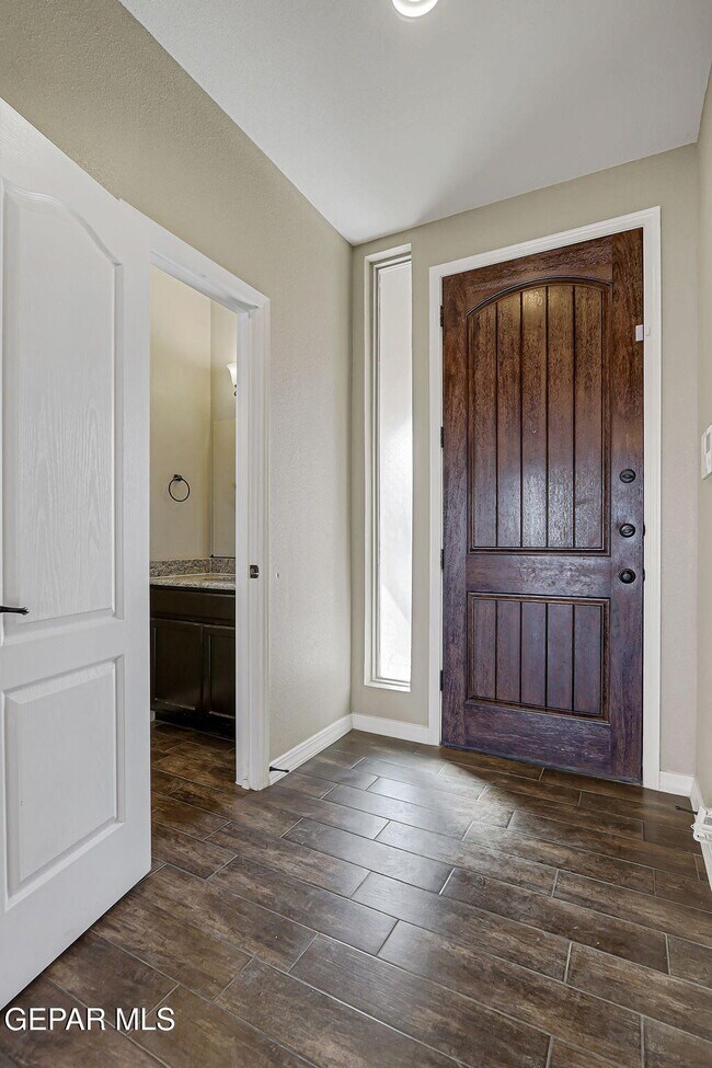 Photo - 2436 Eastern Sky St