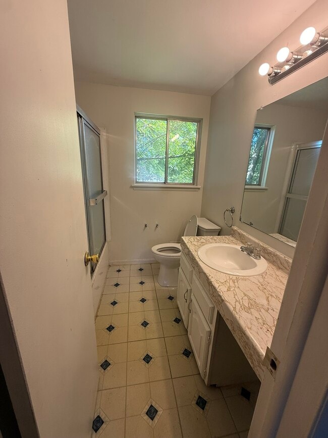 Photo - 105 S Christine Cir