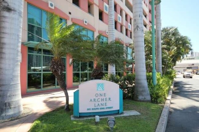 Building Photo - 1 bed, 1 bath, 1 parking with a lanai, located in One Archer Lane!