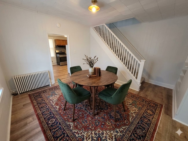 Building Photo - 611 Moir Ct Unit Apt 1