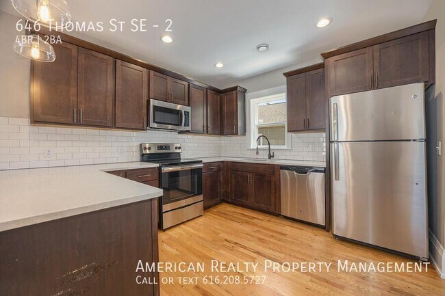 Photo - 646 Thomas St SE Unit 2