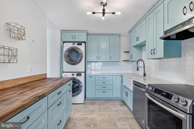 Photo - 307 Yoakum Pkwy Unit 821