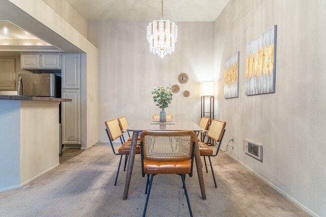 Photo - 1326 Bellevue Way NE Unidad 6