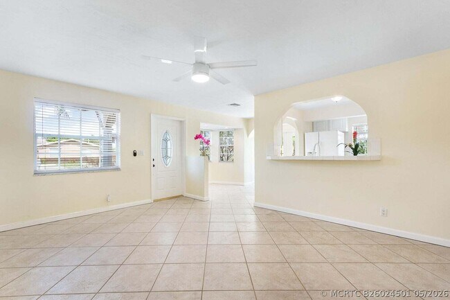 272 NE 13th St