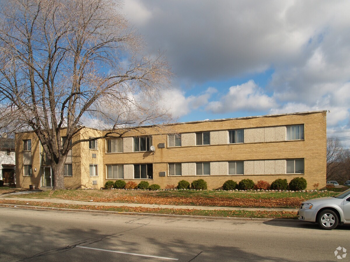 Photo - 6860 W Appleton Ave Apartments
