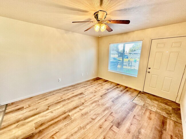 Photo - 6916 N Normandie St Unidad 6918