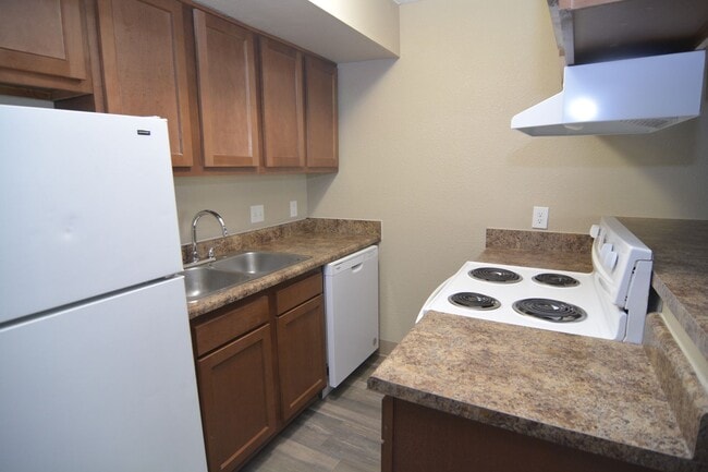 Photo - Cottonwood Apartments