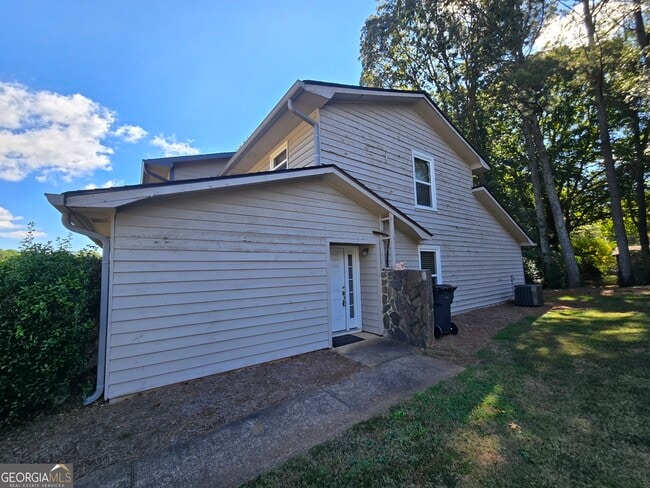 Building Photo - 1674 Wynndowne Trail Rental