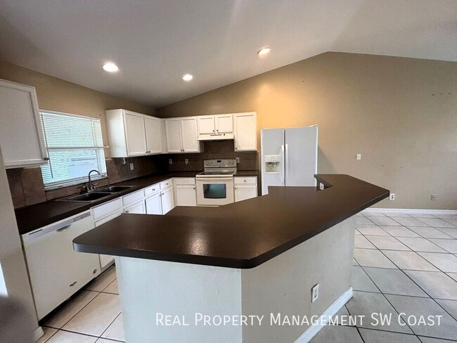 Photo - 125 John Ave S