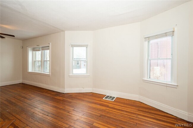 Photo - 11 Hoyt St