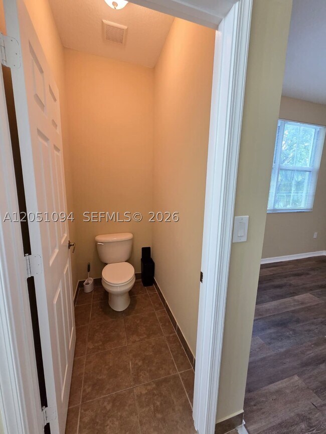 2851 Prospect 404