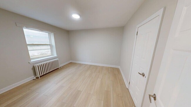 Photo - 290-296 Mona & 320 Montreal