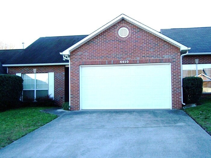 Charming 2-Bed, 2-Bath Ranch-Style Townhou... - Charming 2-Bed, 2-Bath Ranch-Style Townhou...