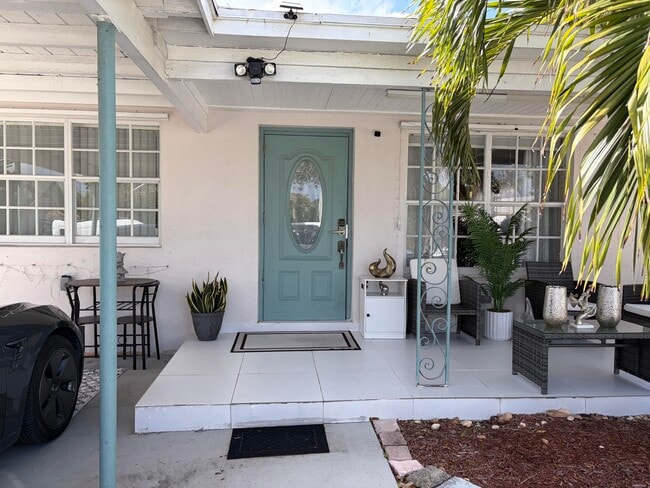 Photo - 417 N F St
