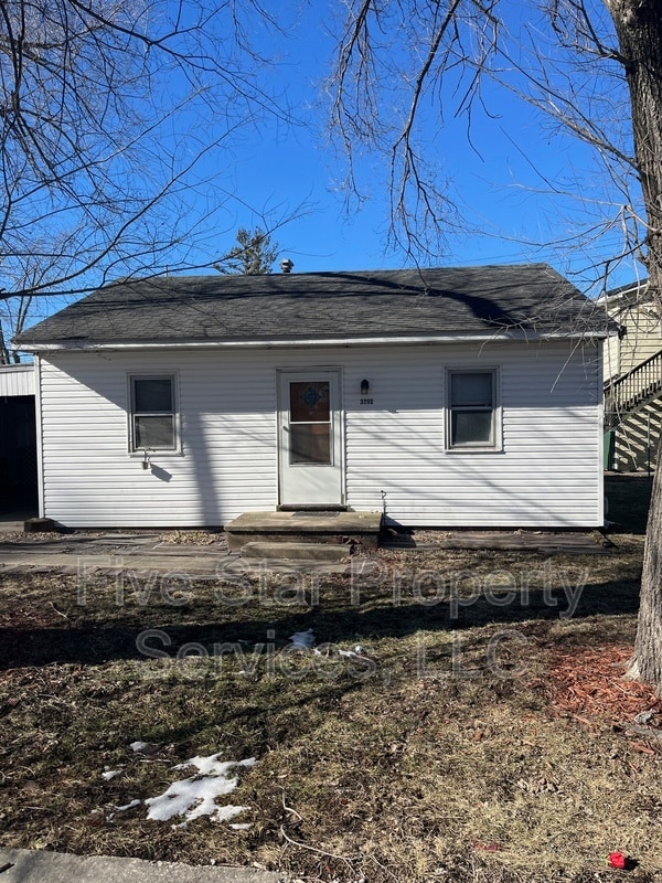 Building Photo - 730 N Dirksen Pkwy Unit 5